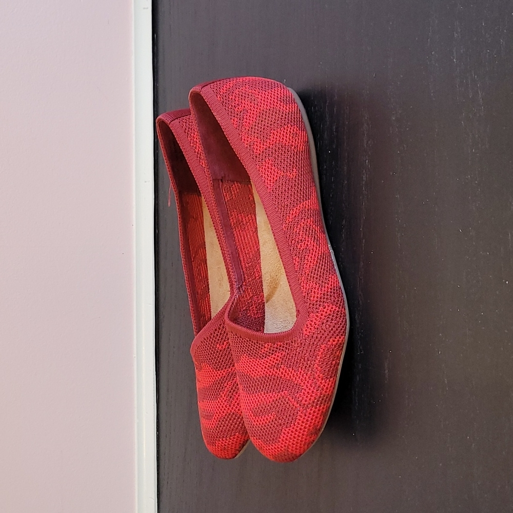 NWOB SOFTWALK red flats